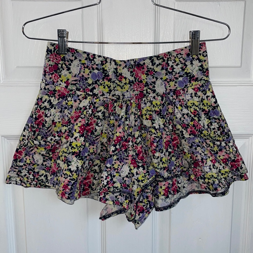 Flowy mini skort with pockets
